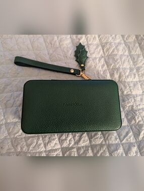 Pandora Holiday Green Leather Wristlet Case